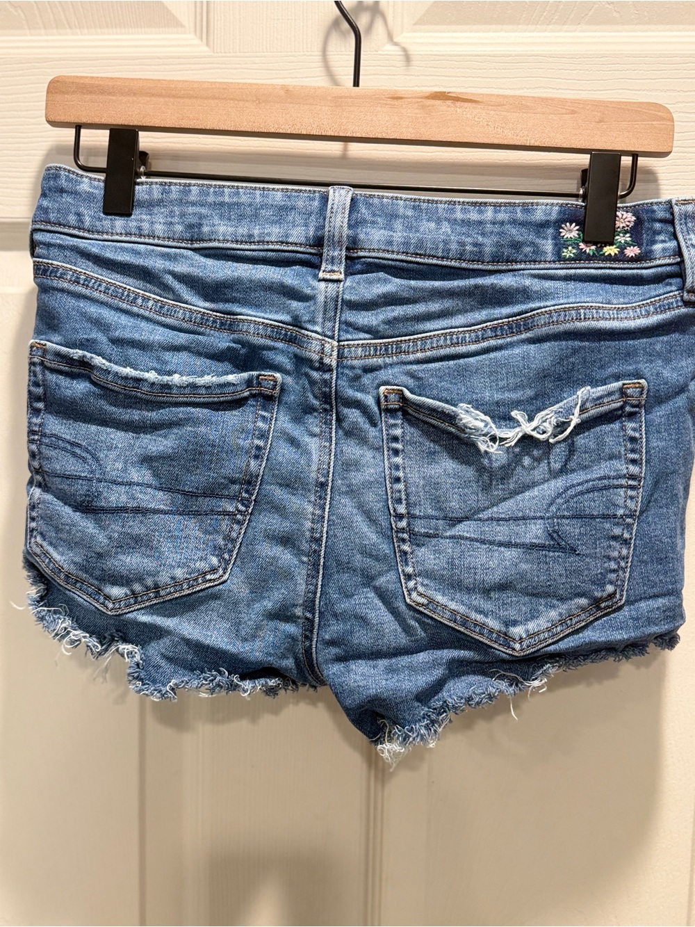 American Eagle Floral Embroidered Next Level Stretch Shortie Size 6 - Picture 6 of 11